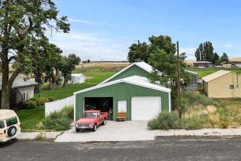 Photo of 160 SW Creston Ave, Creston, WA 99117 (MLS # 202520520)