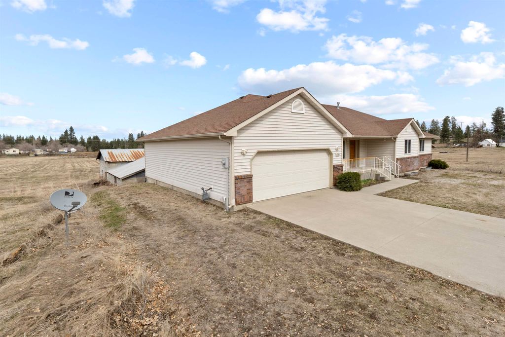 Photo of 5704 W Garden Springs Rd, Spokane, WA 99224 (MLS # 202616081)