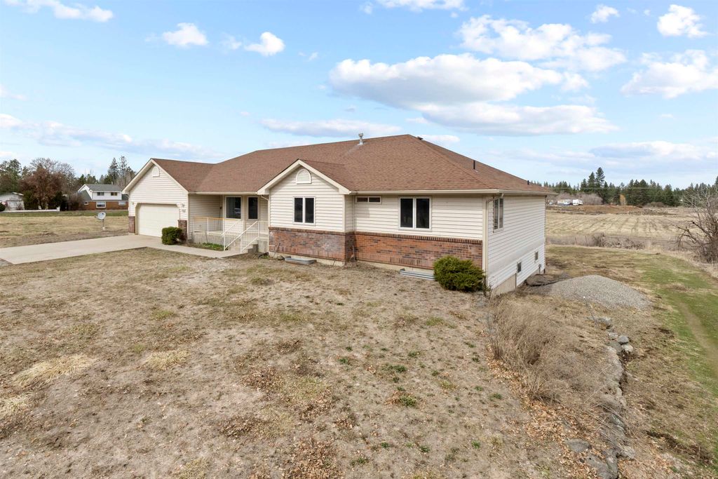 Photo of 5704 W Garden Springs Rd, Spokane, WA 99224 (MLS # 202616081)