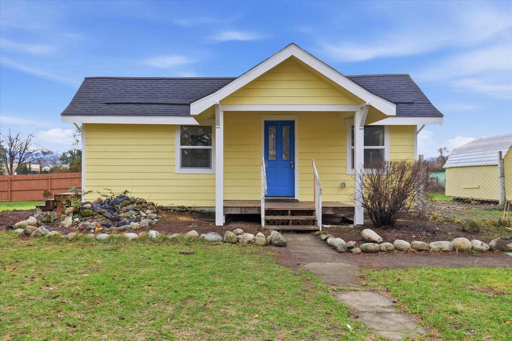 Photo of 14902 E Valleyway Ave, Spokane Valley, WA 99216 (MLS # 202623062)
