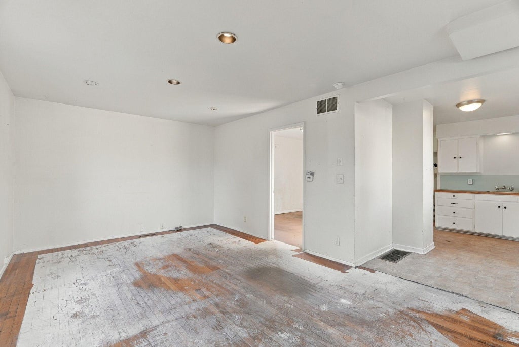 Photo of 1620 E Ostrander Ave, Spokane, WA 99207 (MLS # 202624390)