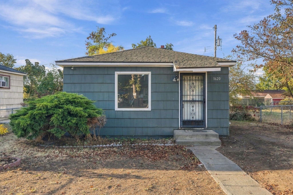 Photo of 1620 E Ostrander Ave, Spokane, WA 99207 (MLS # 202624390)