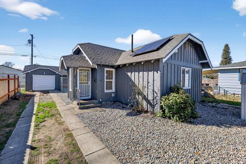 Photo of 1818 E Bismark Ave, Spokane, WA 99208 (MLS # 202613678)