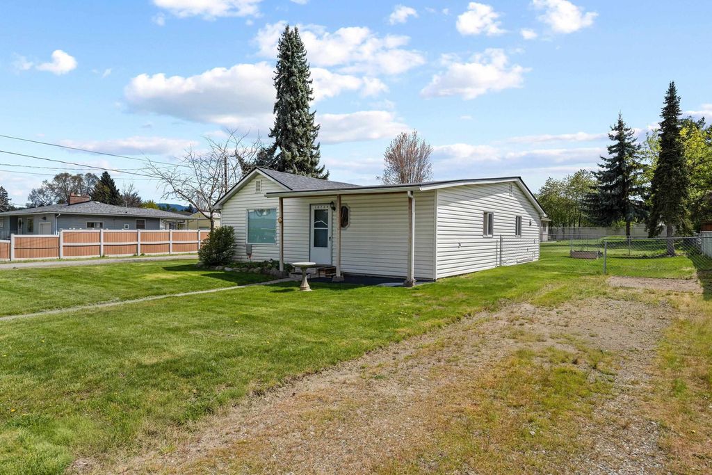 Photo of 10724 E 12th Ave, Spokane Valley, WA 99206 (MLS # 202616225)