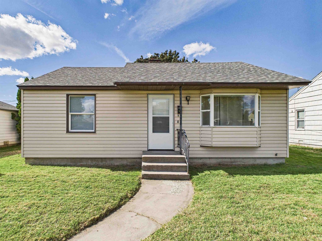 Photo of 4807 N Elm St, Spokane, WA 99205 (MLS # 202625892)