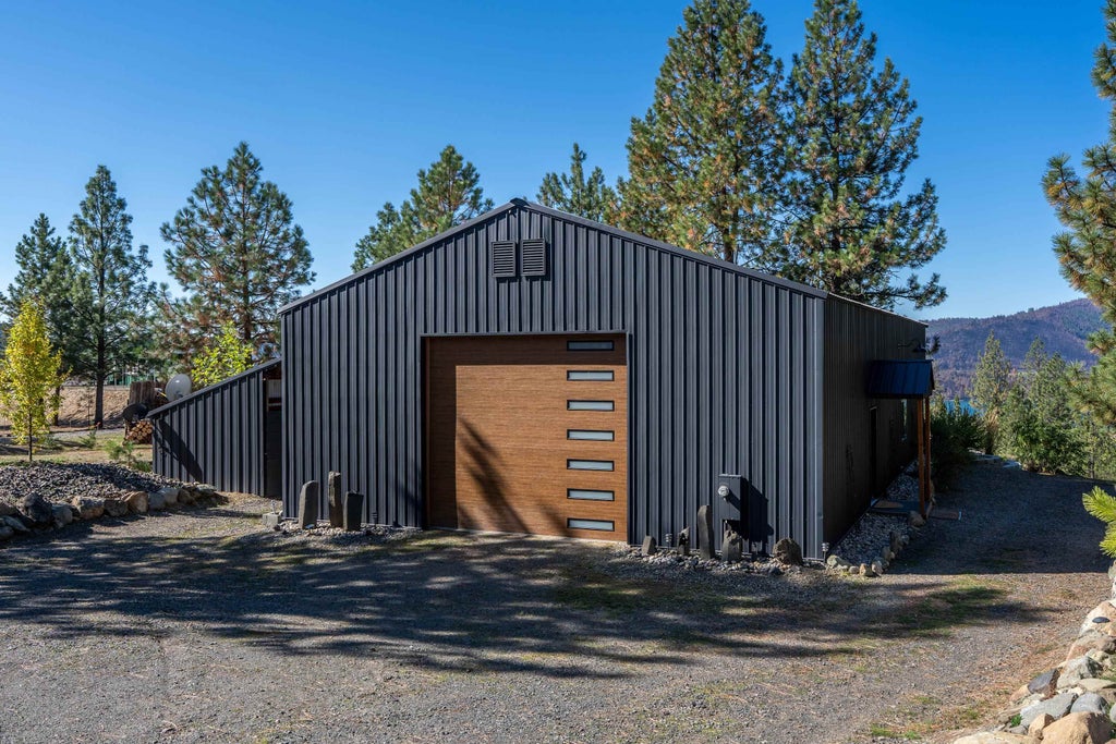 Photo of 5186 Hunter Ridge Way, Hunters, WA 99137 (MLS # 202624537)