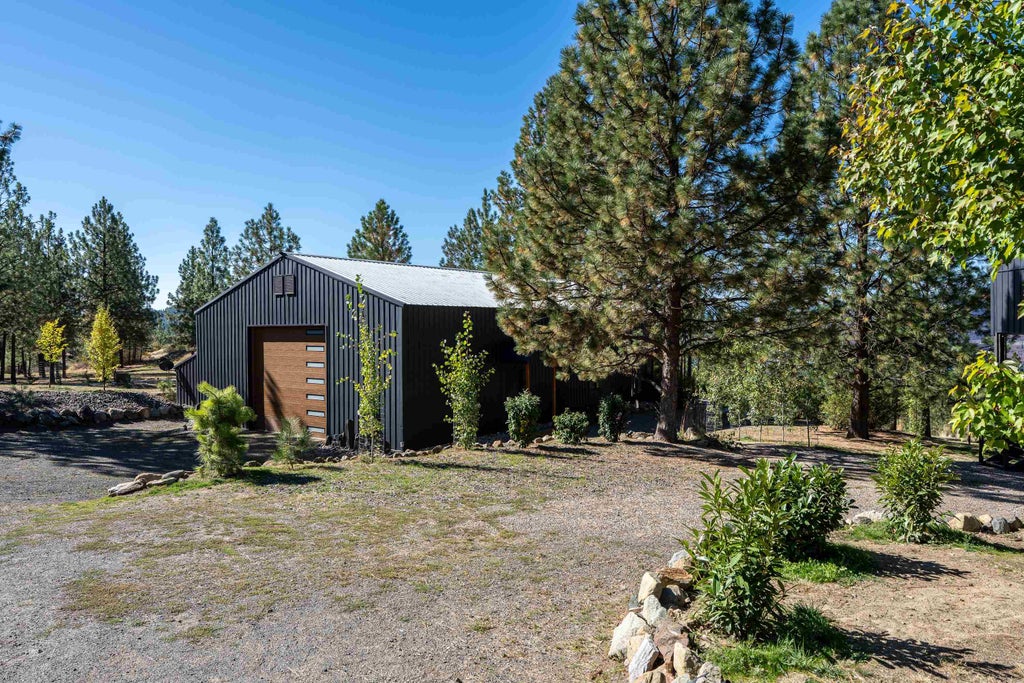 Photo of 5186 Hunter Ridge Way, Hunters, WA 99137 (MLS # 202624537)