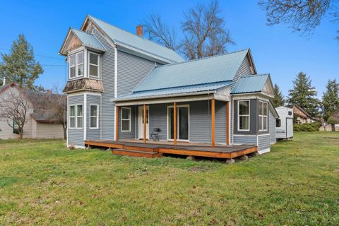 Photo of 303 E Chestnut St, Farmington, WA 99128 (MLS # 202527654)