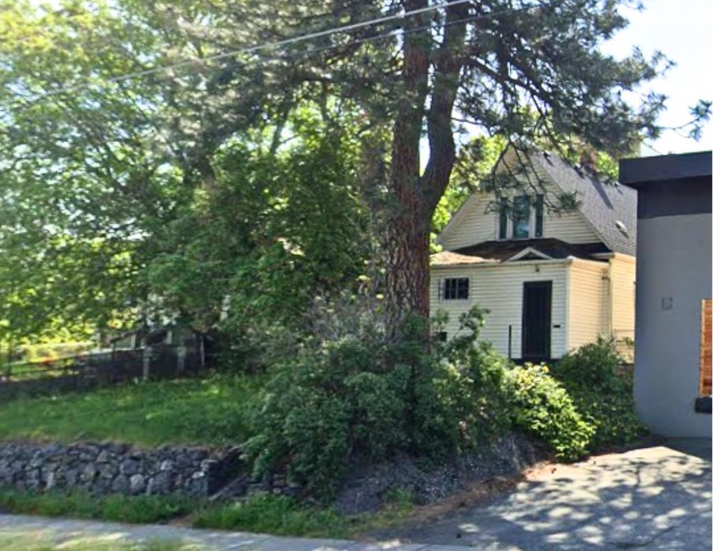 Photo of 318 E Pacific Ave, Spokane, WA 99202 (MLS # 202615811)