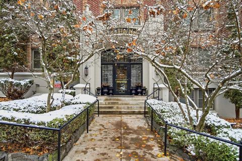 Photo of 704 W 6th Ave, Spokane, WA 99204 (MLS # 202527456)