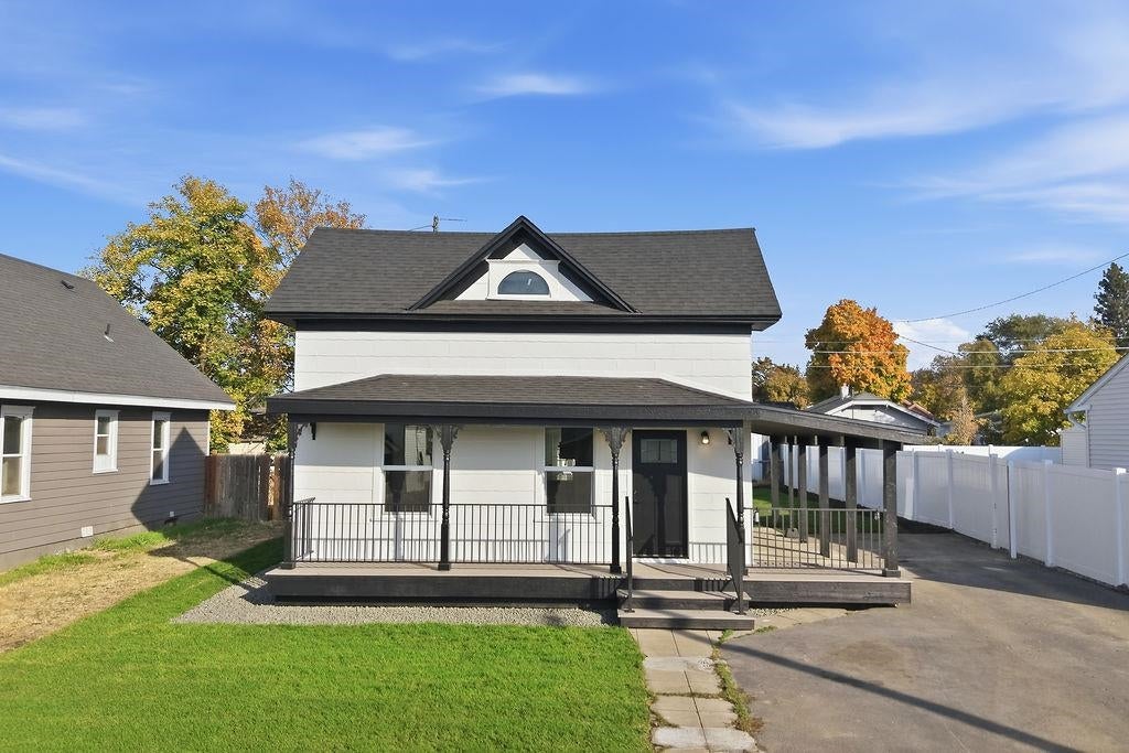Photo of 23 E Gordon Ave, Spokane, WA 99207 (MLS # 202626209)