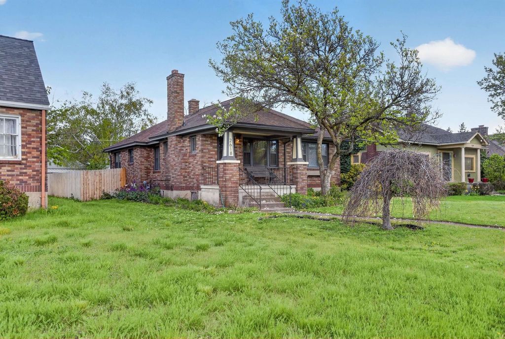 Photo of 2618 N HOWARD St, Spokane, WA 99205 (MLS # 202616312)