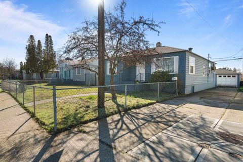 Photo of 204 E Princeton Ave, Spokane, WA 99207 (MLS # 202612673)