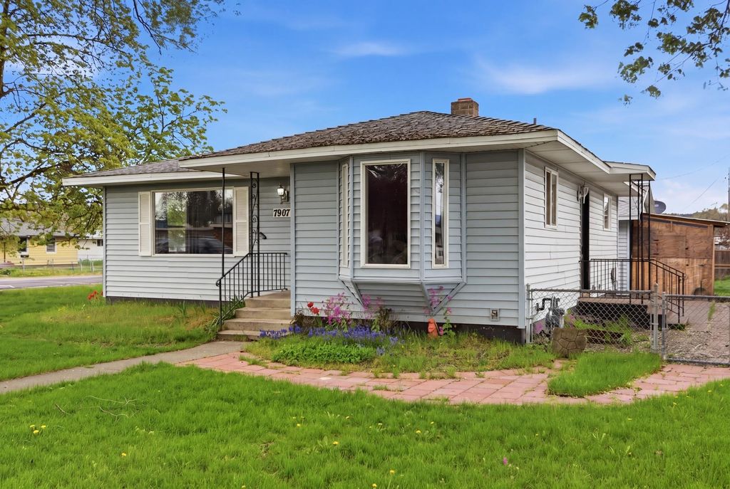 Photo of 7907 E Indiana Ave, Spokane Valley, WA 99212 (MLS # 202616066)