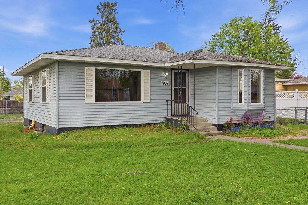 Photo of 7907 E Indiana Ave, Spokane Valley, WA 99212 (MLS # 202616066)