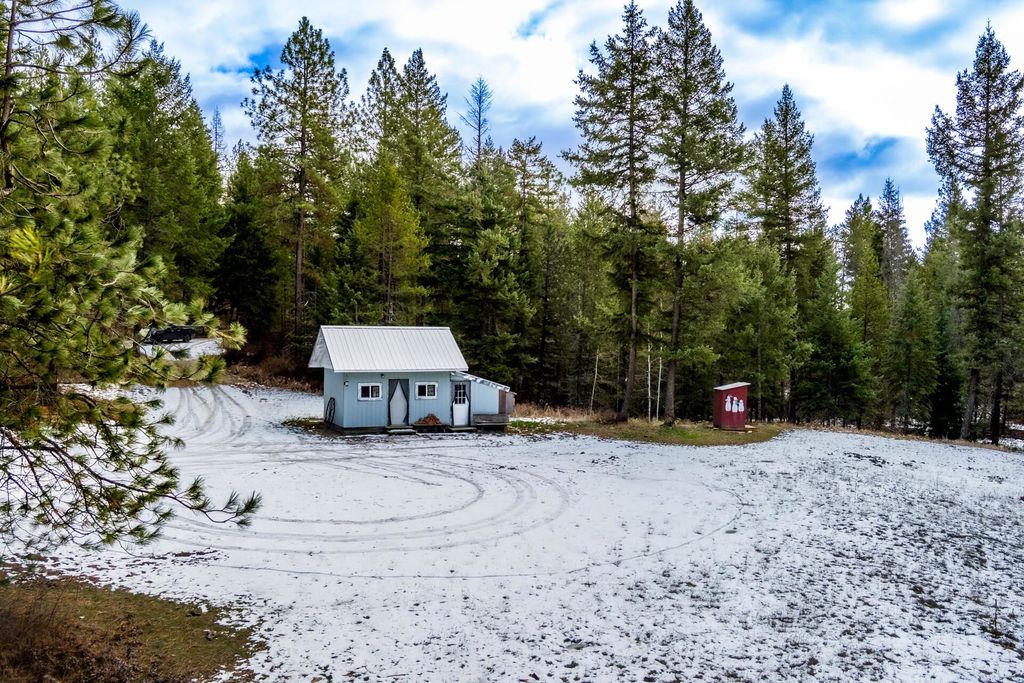 Photo of 2559 United Copper Mine Rd, Chewelah, WA 99109 (MLS # 202616315)