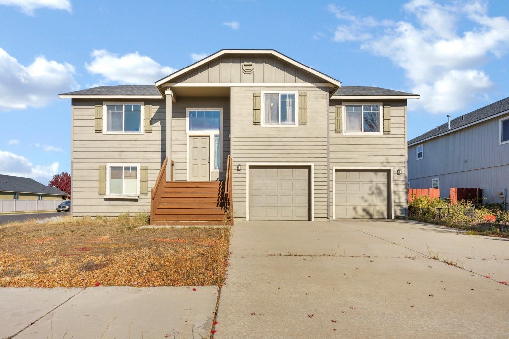 Photo of 12712 W Pacific Ave, Airway Heights, WA 99001 (MLS # 202626215)