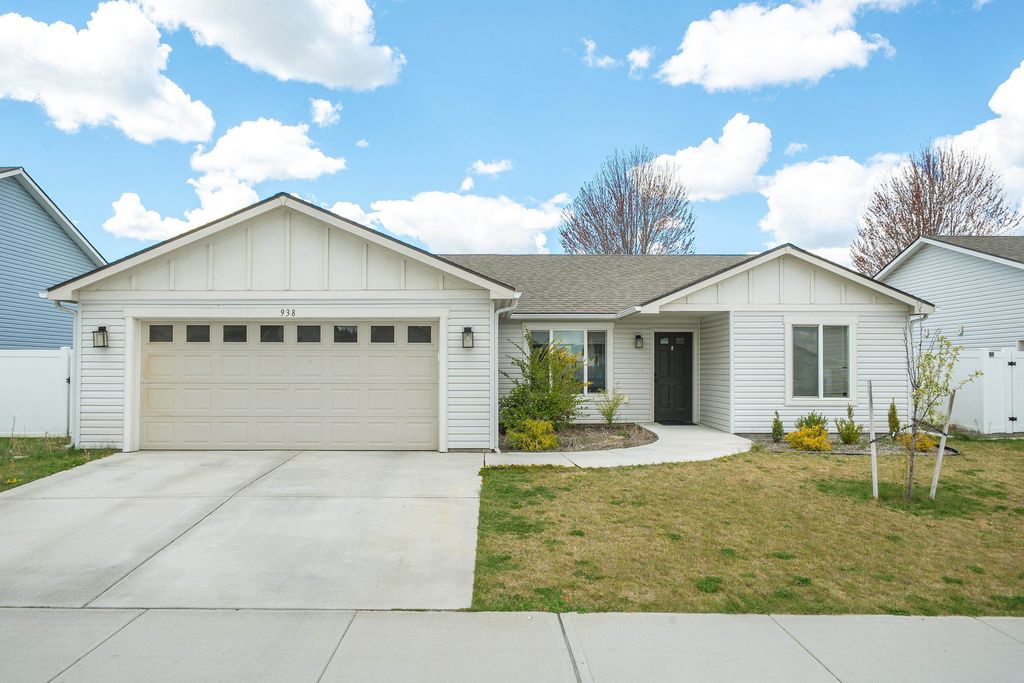 Photo of 938 S Schnug St, Airway Heights, WA 99224 (MLS # 202616254)