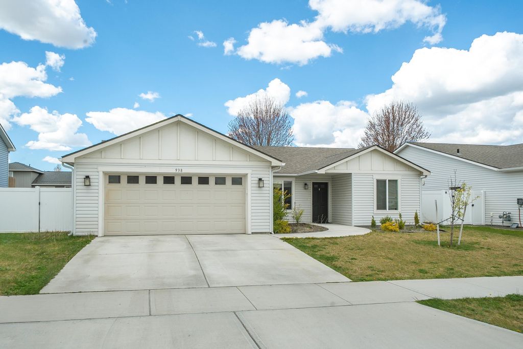 Photo of 938 S Schnug St, Airway Heights, WA 99224 (MLS # 202616254)