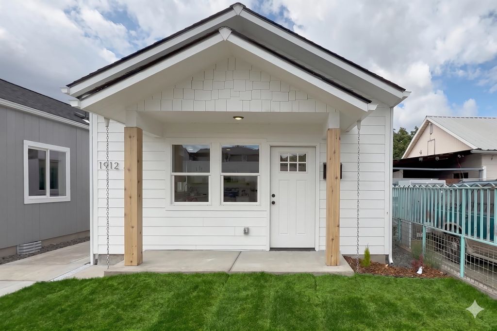 Photo of 1912 W Buckeye Ave, Spokane, WA 99205 (MLS # 202616284)