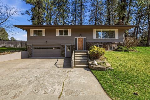 Photo of 1223 W Bellwood Dr, Spokane, WA 99218 (MLS # 202614662)