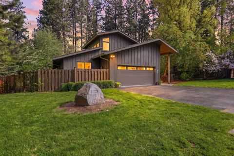 Photo of 1925 E Rockwood Blvd, Spokane, WA 99203 (MLS # 202616841)
