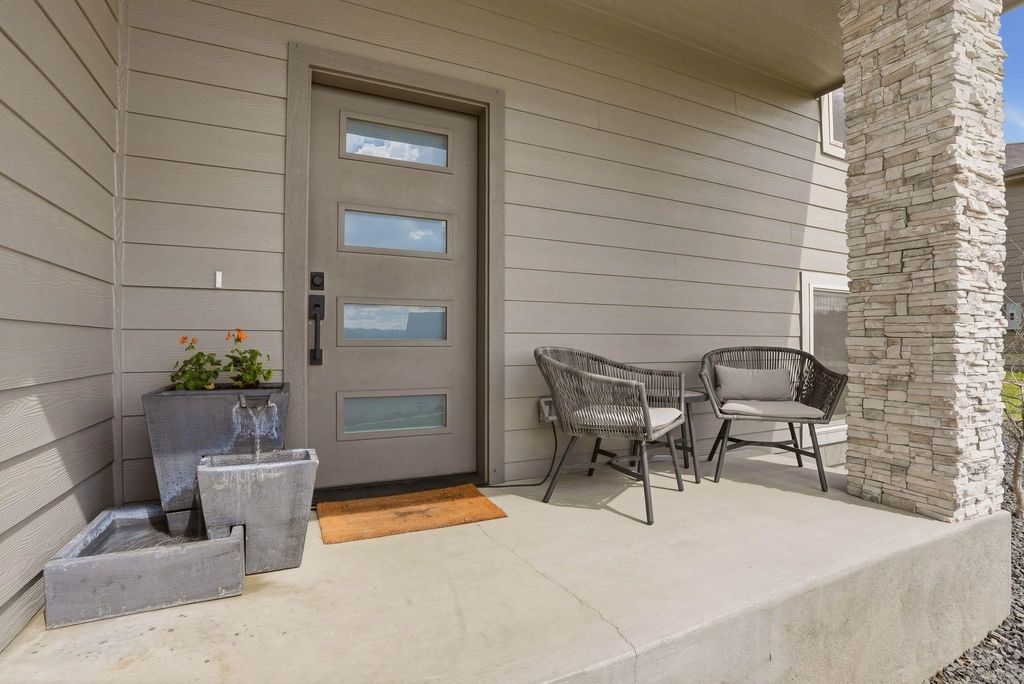 Photo of 60832 Westview Dr, Nine Mile Falls, WA 99026 (MLS # 202616379)