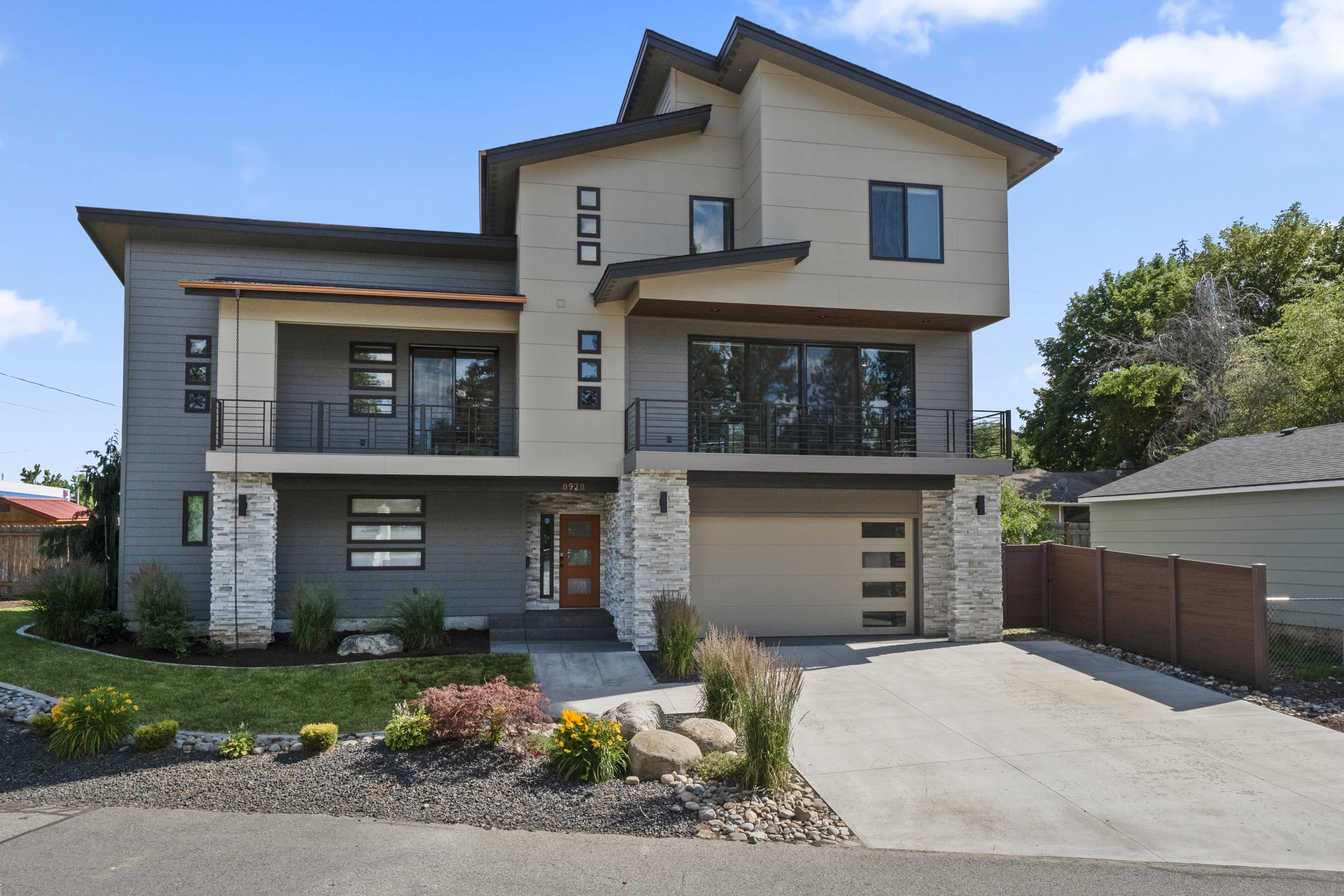 Photo 1 of 49 — 8928 E South Riverway Ave, Millwood, WA 99212