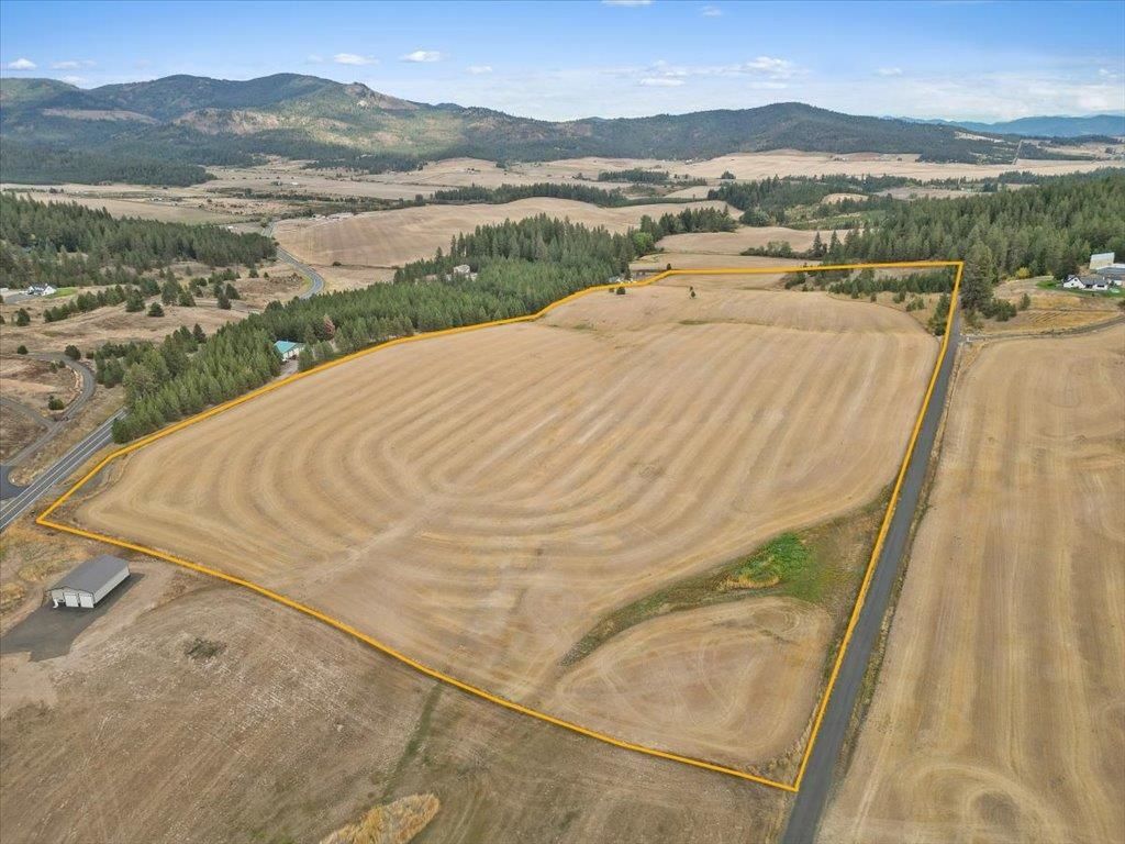 Photo of 000 E Horton Rd, Rockford, WA 99030 (MLS # 202615920)