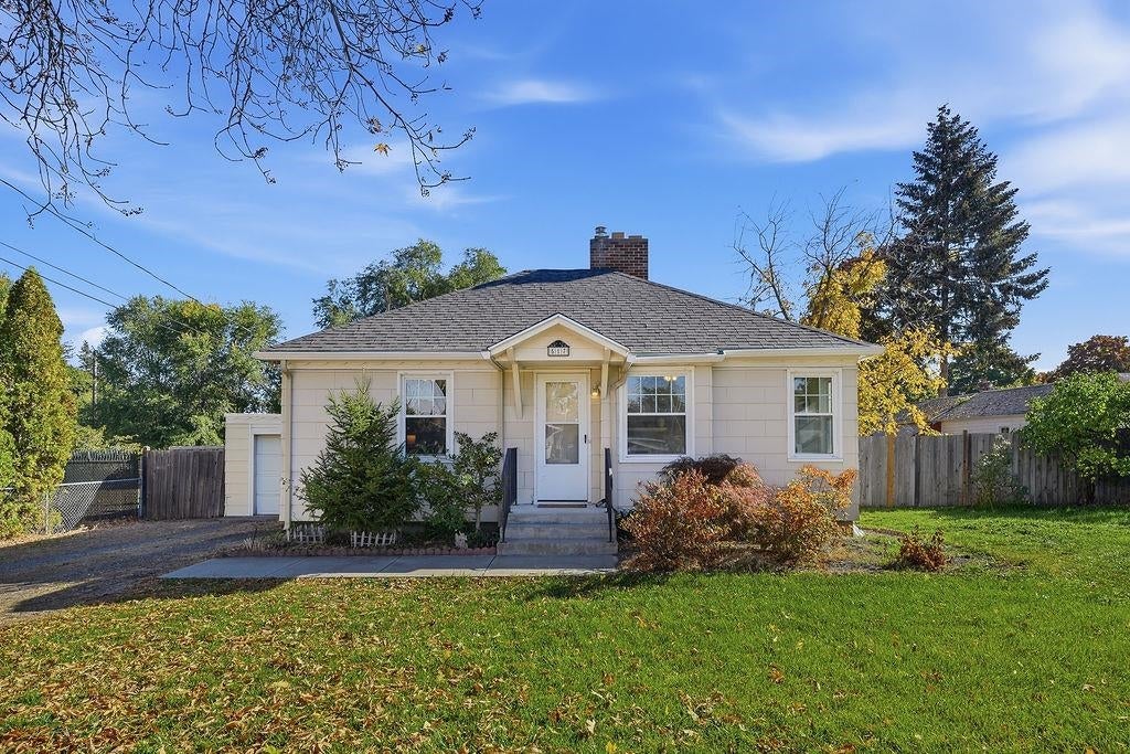 Photo of 517 S Bowdish Rd, Spokane Valley, WA 99206 (MLS # 202625763)
