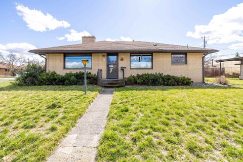 Photo of 337 W Wabash Ave, Spokane, WA 99205 (MLS # 202615793)
