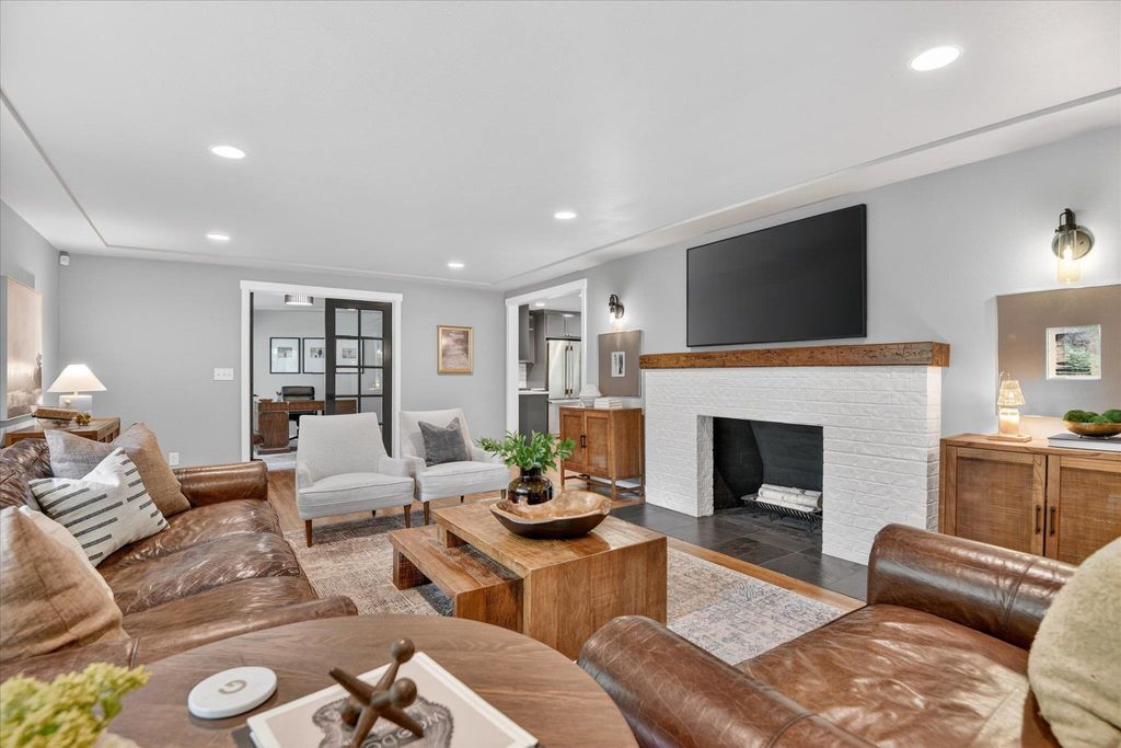 Photo of 1719 S Rockwood Blvd, Spokane, WA 99203 (MLS # 202616155)