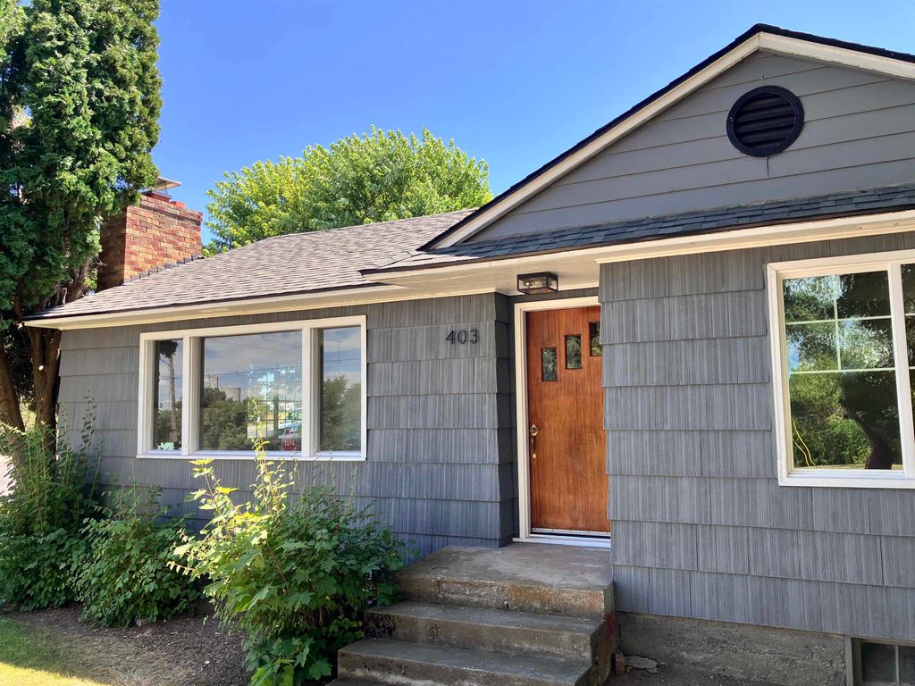 Photo of 403 W Chestnut St, Almira, WA 99103 (MLS # 202525562)