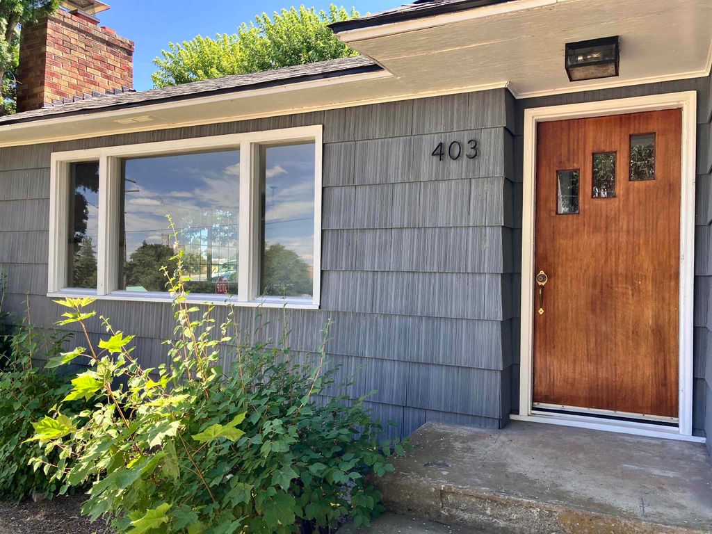 Photo of 403 W Chestnut St, Almira, WA 99103 (MLS # 202525562)