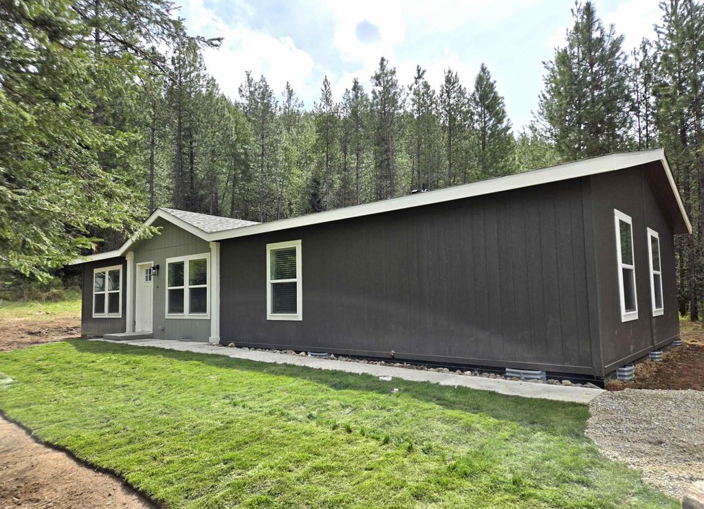 Photo of 187 W 8th St, Newport, WA 99156 (MLS # 202616576)