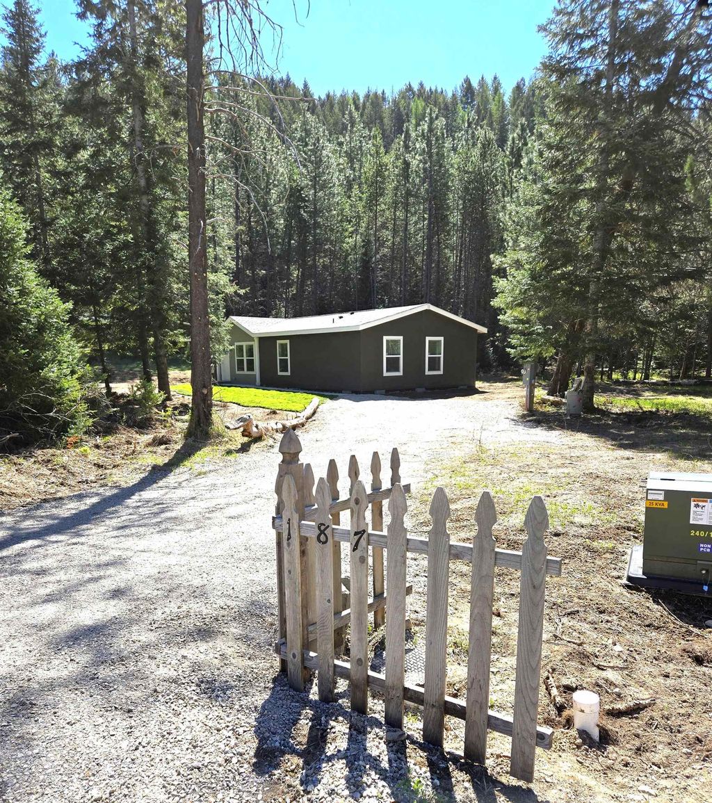 Photo of 187 W 8th St, Newport, WA 99156 (MLS # 202616576)
