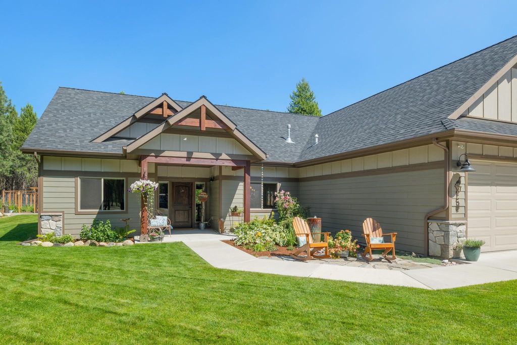 Photo of 23204 N Costilla Ln, Rathdrum, ID 83858 (MLS # 202522498)