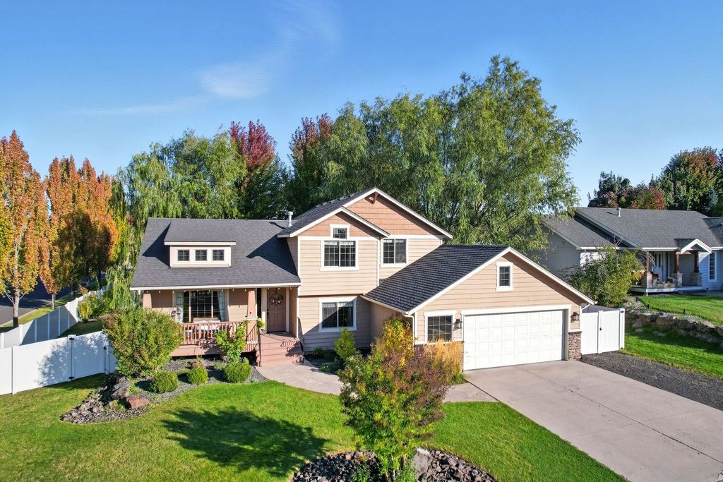 Photo of 8812 N K Ct, Spokane, WA 99208 (MLS # 202525458)