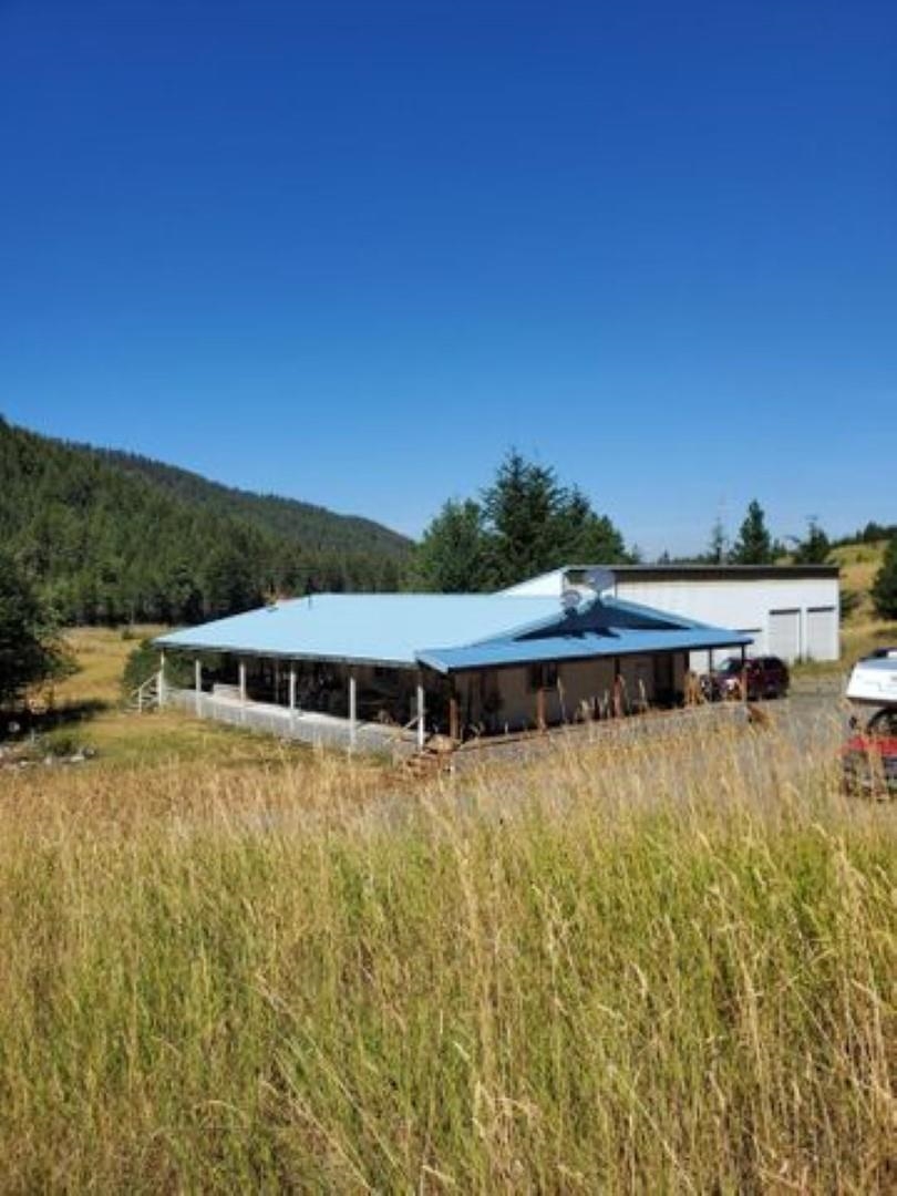 Photo 1 of 11 of 1352 Clugston Creek-Onion Creek Rd mobile home