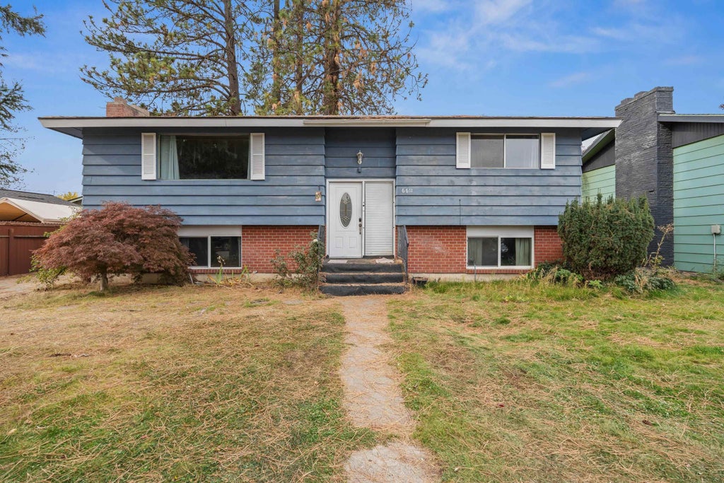 Photo of 6611 N Windsor St, Spokane, WA 99208 (MLS # 202626177)
