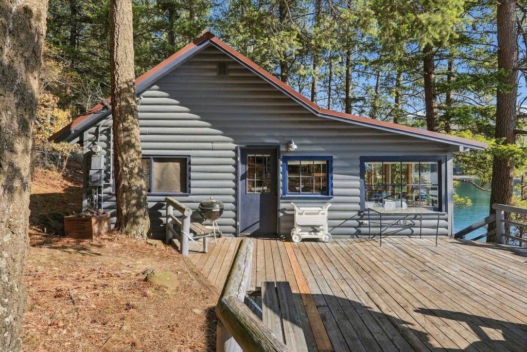 Photo of 6674 E Sunset Beach Rd, Hayden, ID 83835 (MLS # 202626162)
