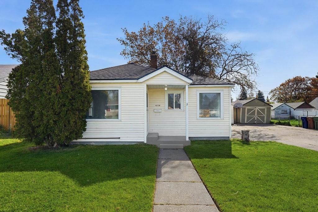 Photo of 6116 N LINCOLN St, Spokane, WA 99205 (MLS # 202616574)