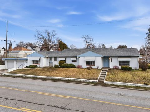 Photo of 3806 N Alberta St, Spokane, WA 99205 (MLS # 202612199)