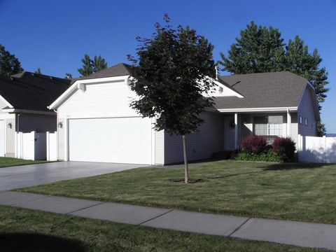Photo of 9412 N Oak St, Spokane, WA 99208 (MLS # 202613548)