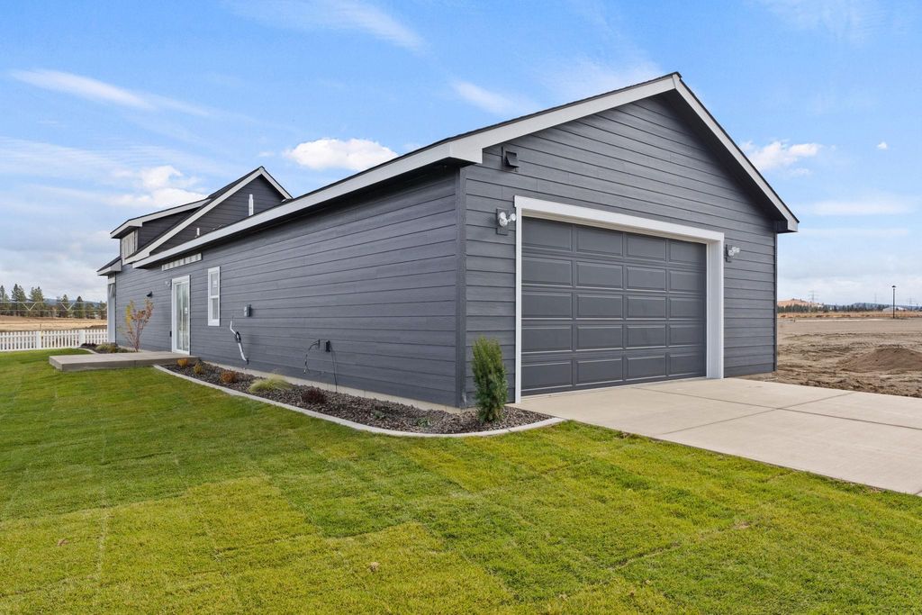 Photo of 12243 N Dupont Dr, Spokane, WA 99218 (MLS # 202610864)