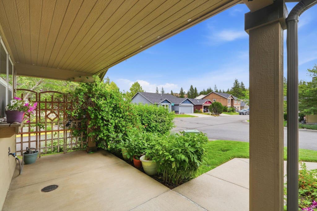 Photo of 702 S Edgerton Ln, Spokane Valley, WA 99212 (MLS # 202622235)