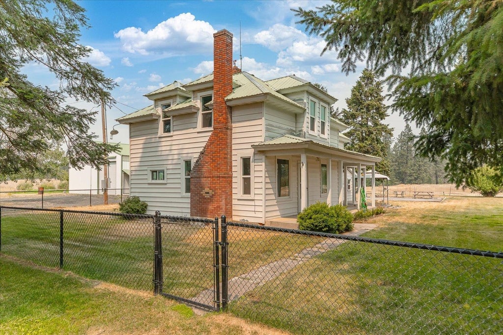 Photo of 29105 S Cheney-Plaza Rd, Cheney, WA 99004 (MLS # 202624379)