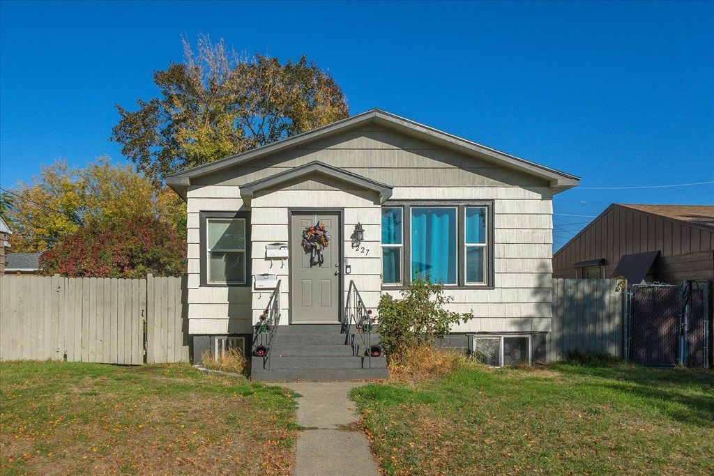 Photo of 1227 E Augusta Ave, Spokane, WA 99207 (MLS # 202525592)
