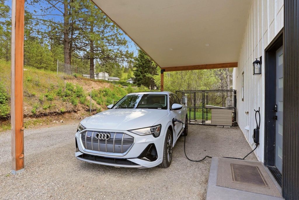 Photo of 5648 S Cree Dr, Spokane, WA 99206 (MLS # 202616204)