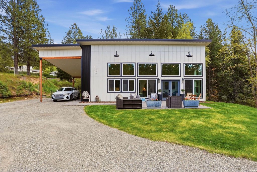Photo of 5648 S Cree Dr, Spokane, WA 99206 (MLS # 202616204)